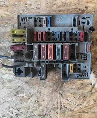 Peugeot Partner Fuse module 96280244 256090