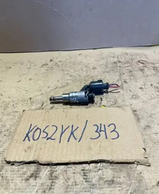 Volkswagen Touran II Fuel injector 03C906036A