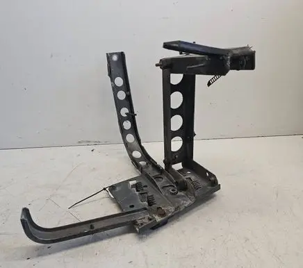 Audi A8 S8 D2 4D Front bumper mounting bracket 4D0821137