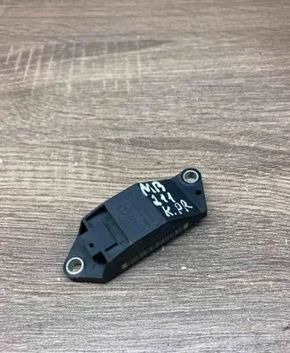 Mercedes-Benz E W211 Airbag deployment crash/impact sensor 25571179A4 A0018209326