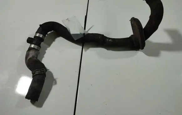 Engine coolant pipe/hose
