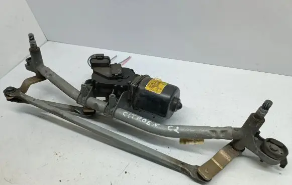 Front wiper linkage and motor