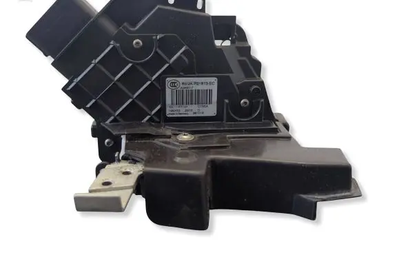 Ford Mondeo MK IV Front door lock 6M2AR21813EC A048317 961018