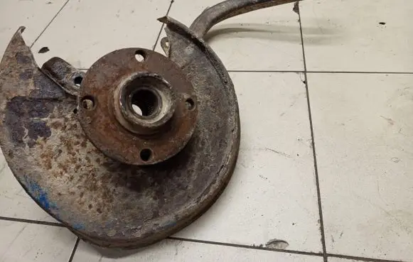 Audi 80 90 S2 B4 Rear wheel hub spindle/knuckle 
