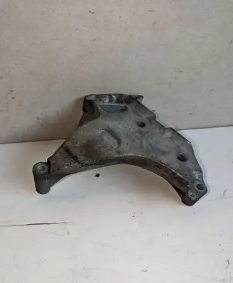 Volkswagen PASSAT CC Engine mounting bracket