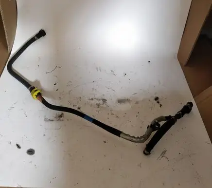 Fuel injector supply line/pipe