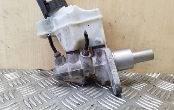 Master brake cylinder