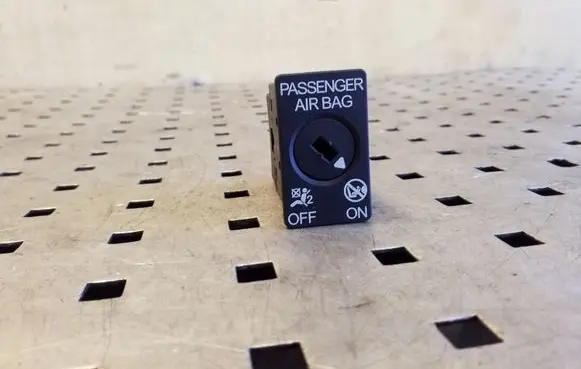 Passenger airbag on/off switch