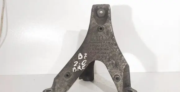 Audi A4 S4 B7 8E 8H Engine mounting bracket 8E0199308