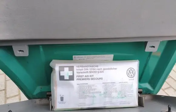 Volkswagen II LT First aid kit 2D0860282