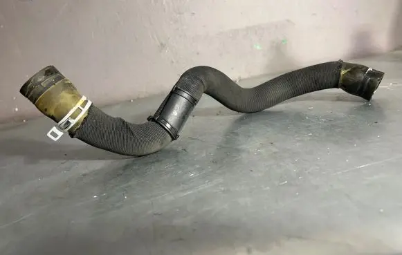 Renault Captur II Engine coolant pipe/hose 215011961r