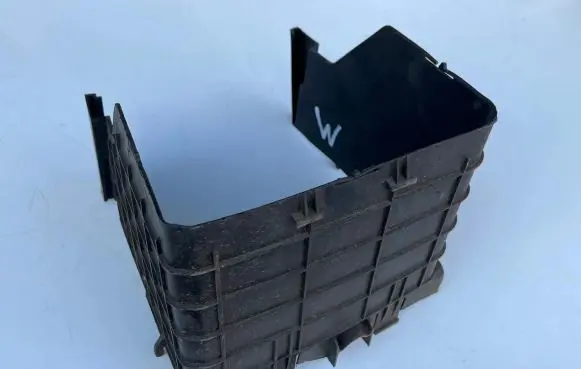 Volkswagen PASSAT B6 Battery box tray 1K0915335G