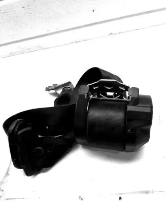 Volkswagen Polo Middle seatbelt (rear) 43594