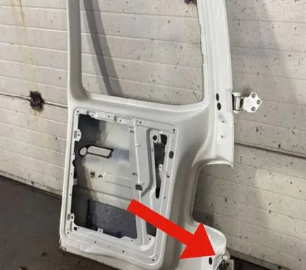 Volkswagen Transporter - Caravelle T5 Loading door lower hinge 7H0827153