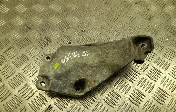 Engine mounting bracket