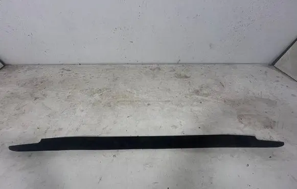 Front bumper lip