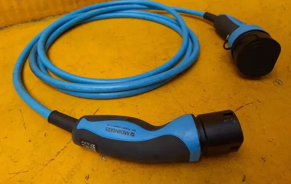 Mercedes-Benz EQC Electric car charging cable 1531557