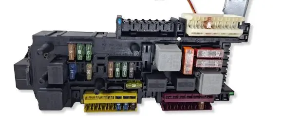 Mercedes-Benz C W204 Fuse module 5DK00922585 2049005601 2049011901