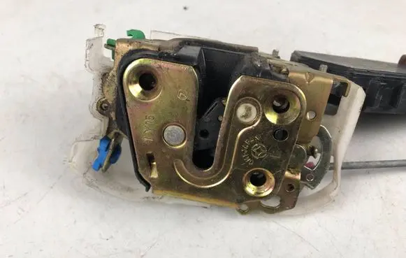 Subaru Legacy Front door lock 61032AE030