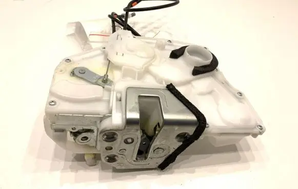 Suzuki SX4 S-Cross Front door lock 82201-61MA2