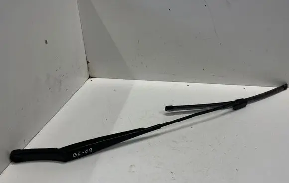 Volkswagen PASSAT B6 Front wiper blade arm 3C1955410B