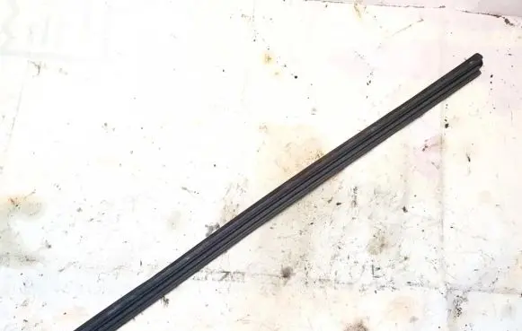 Toyota Avensis T250 Front door glass trim molding 