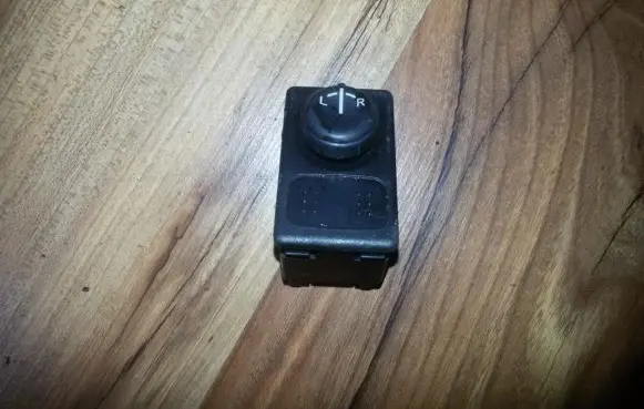 Nissan Almera Tino Wing mirror switch