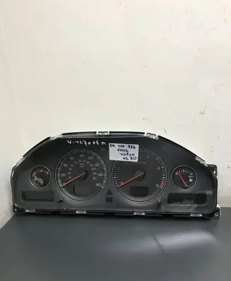 Volvo XC70 Speedometer (instrument cluster)