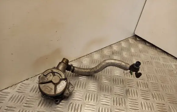 Volkswagen PASSAT B5.5 Vacuum pump 059145100B