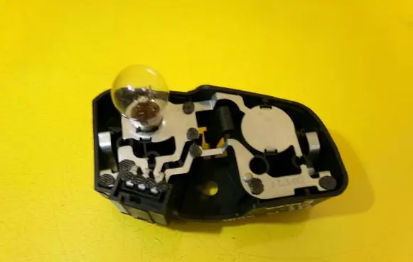 BMW 3 E46 Tail light bulb cover holder 388570R 7165844