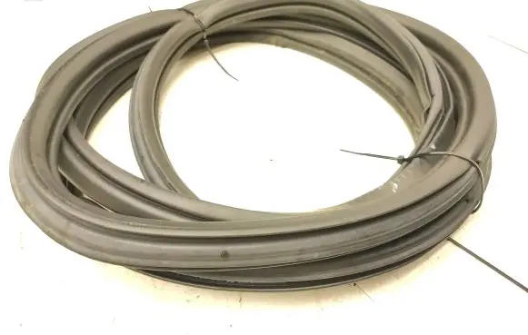 Man TGE 1gen Rubber seal front coupe door 
