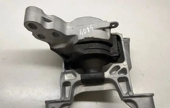 Mazda CX-5 Engine mount bracket TK7839060B K15639060