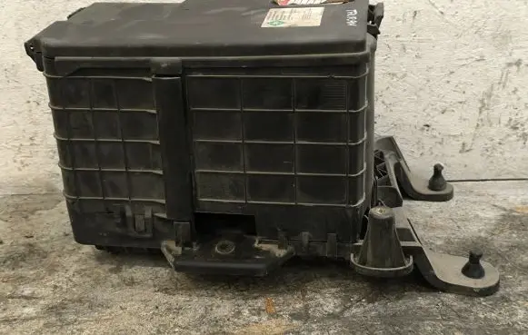 Volkswagen Touran I Battery box tray 1K0915336