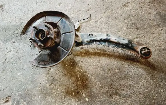 Ford Kuga I Rear wheel hub 9A1598323