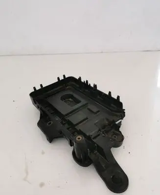 Volkswagen PASSAT CC Battery tray 1K0915333
