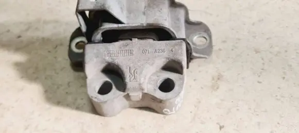 Fiat Grande Punto Engine mounting bracket 071A2364