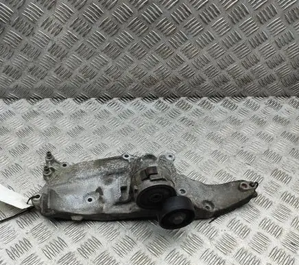 Ford Kuga II Generator/alternator bracket DS7Q8D611AH
