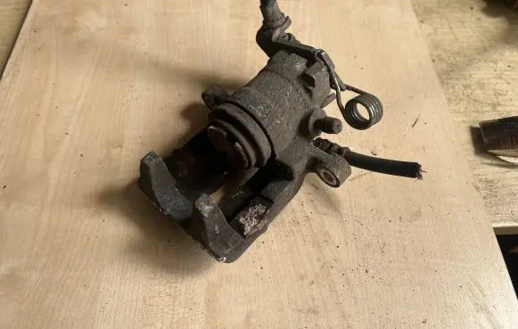 Mitsubishi Space Star Rear brake caliper