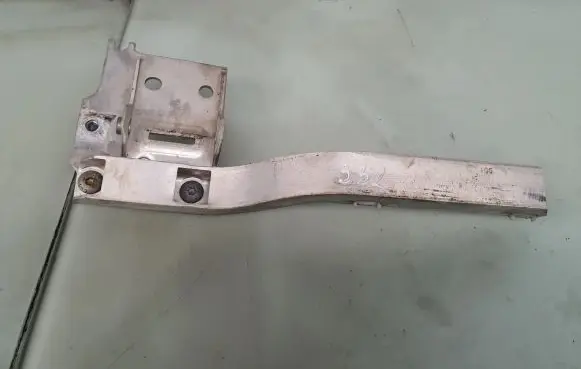 BMW 7 F01 F02 F03 F04 Radiator mount bracket 7186513 51117186513 7207151