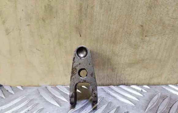 Mercedes-Benz ML W164 Fuel Injector clamp holder