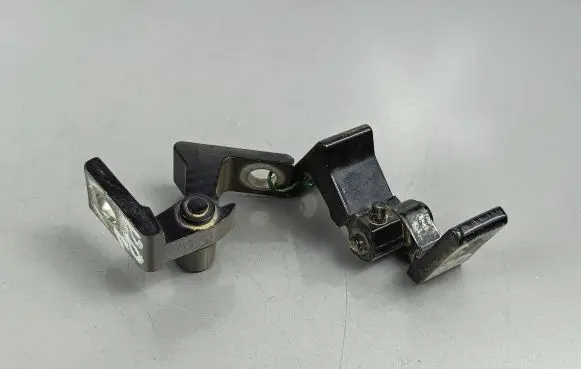 Volkswagen Tiguan Front door hinge set 