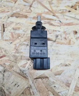 Mercedes-Benz E W211 Brake pedal sensor switch 0015454009