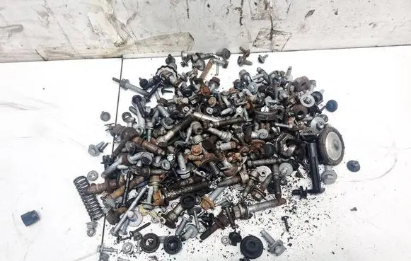 Nuts/bolts
