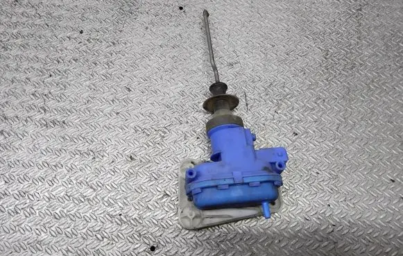 Audi 80 90 S2 B4 Central locking vacuum pump 893862153C