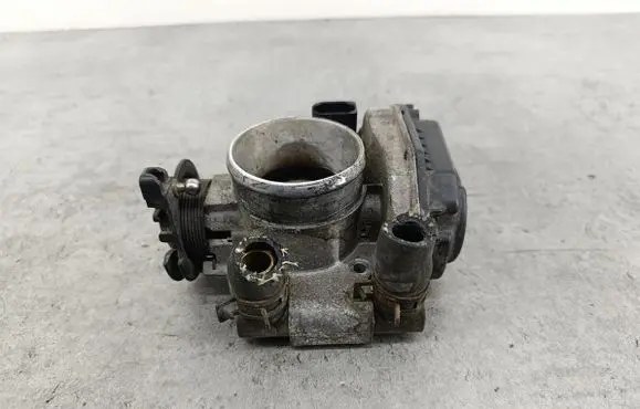 Audi A4 S4 B5 8D Throttle body valve 