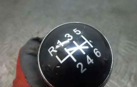 Volkswagen Touran III Gear lever shifter trim leather/knob