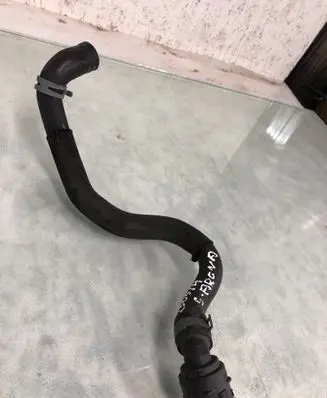 Engine coolant pipe/hose