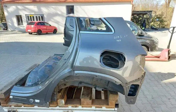 Mercedes-Benz GLA H247 Rear quarter panel 