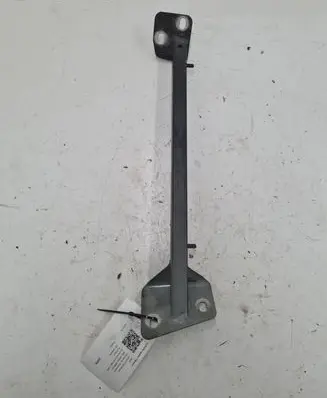 Audi A8 S8 D3 4E Fender mounting bracket 4E0805463F