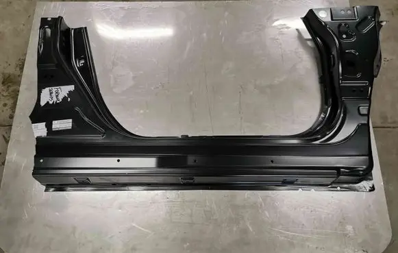 Nissan Leaf I (ZE0) Front sill (body part) G64125SHMA